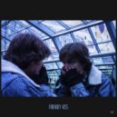 Friendly Kiss - Она плачет ()